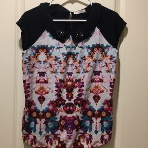 Hinge aztec floral top w/collar brooches cap sleeves keyhole back w/clasp size M
